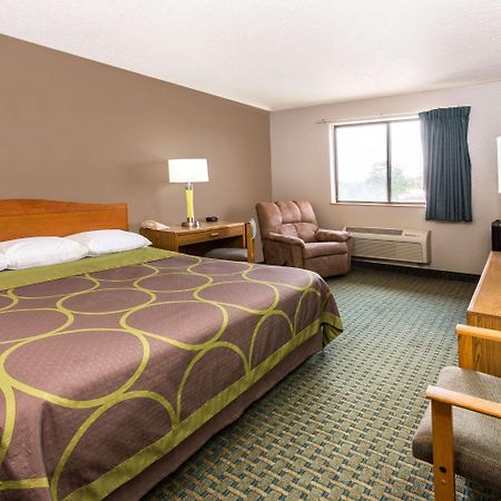 Super 8 By Wyndham St. Charles Otel Saint Charles Dış mekan fotoğraf