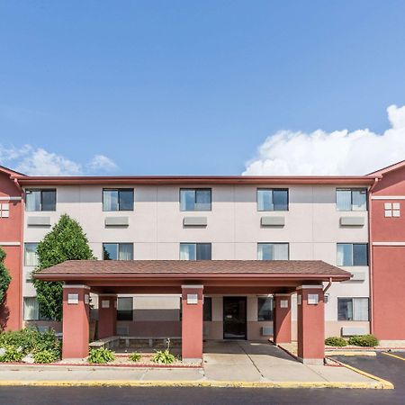 Super 8 By Wyndham St. Charles Otel Saint Charles Dış mekan fotoğraf