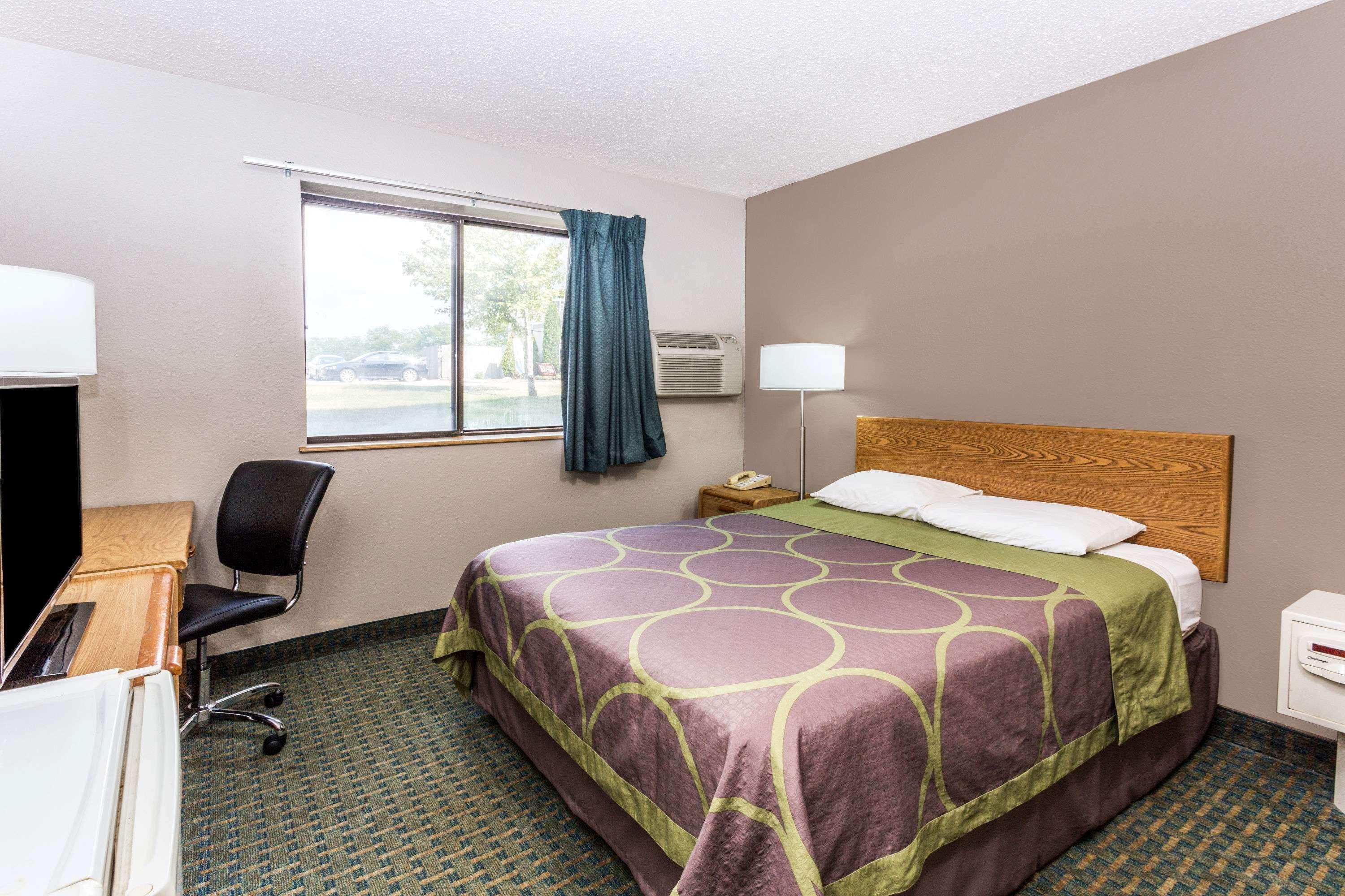 Super 8 By Wyndham St. Charles Otel Saint Charles Dış mekan fotoğraf