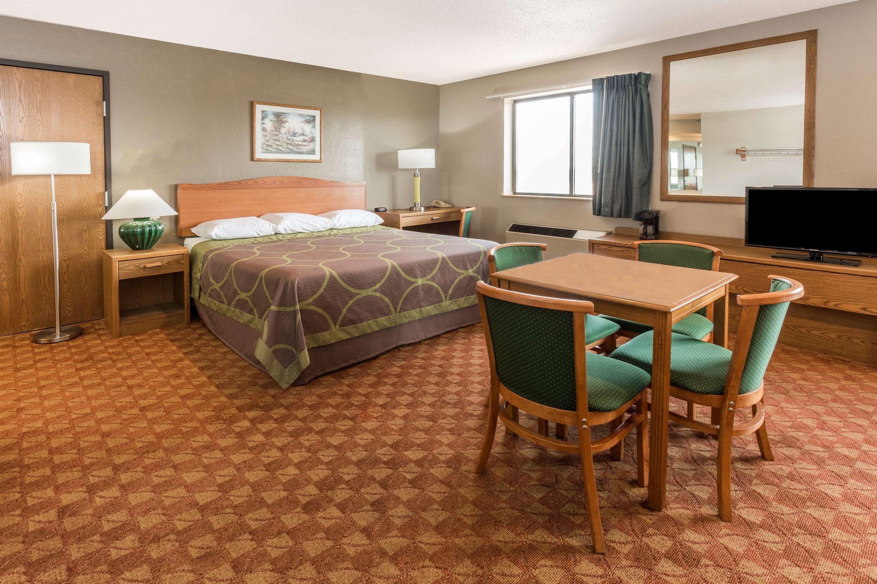 Super 8 By Wyndham St. Charles Otel Saint Charles Dış mekan fotoğraf