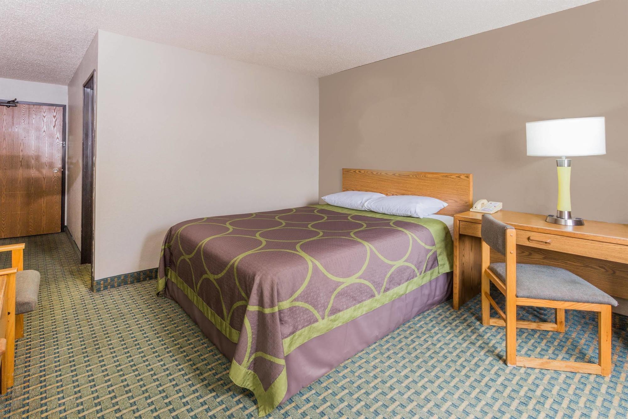 Super 8 By Wyndham St. Charles Otel Saint Charles Dış mekan fotoğraf